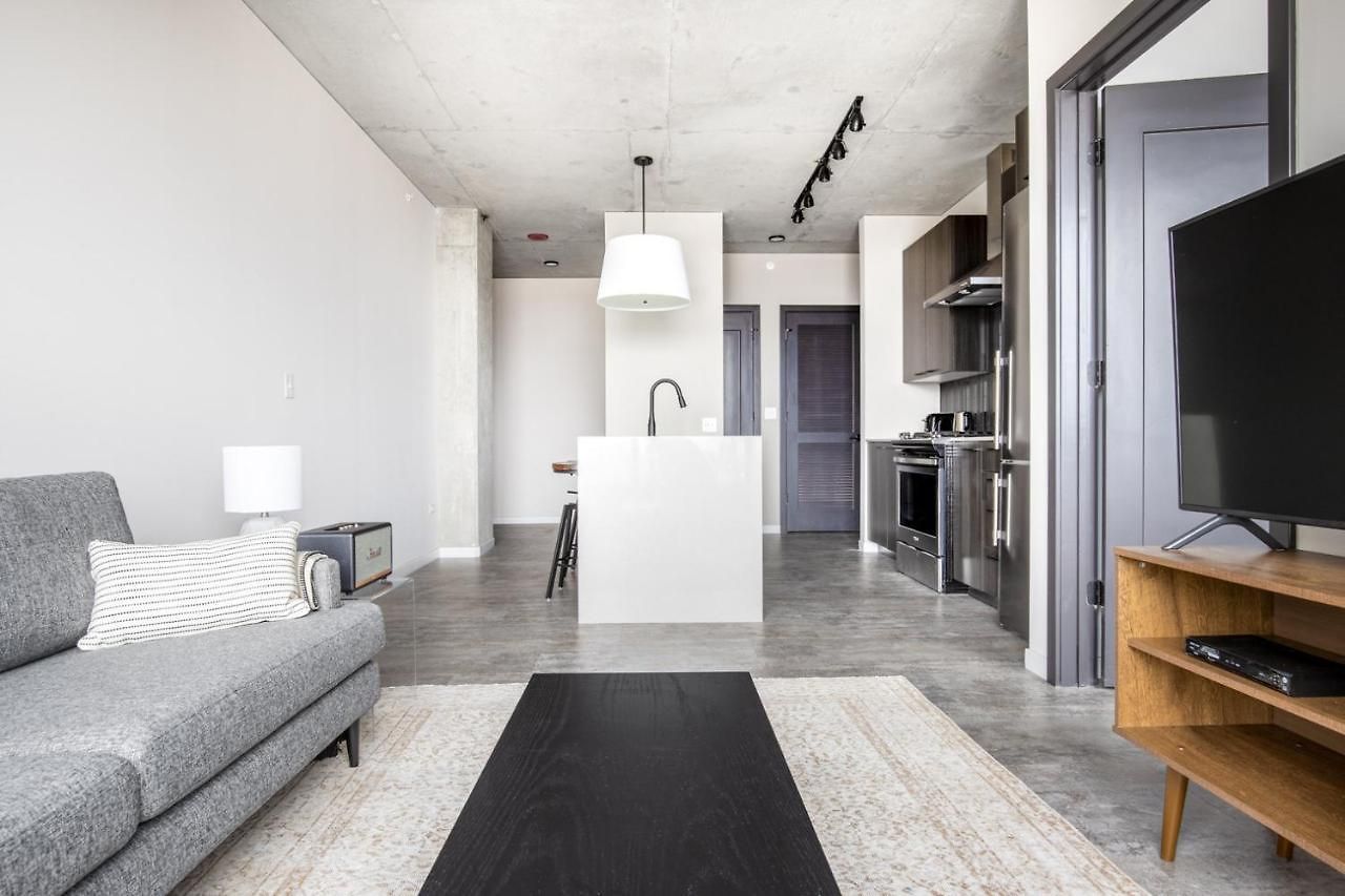 W Loop 1br W Pool Gym Nr Restaurant Row Chi-297