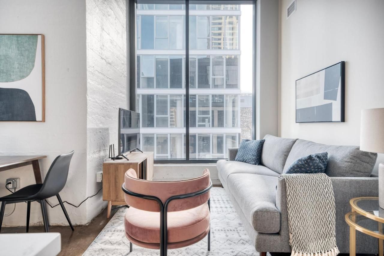 River North 1br W Gym Lounge Roof Nr Riverwalk Chi-900 *