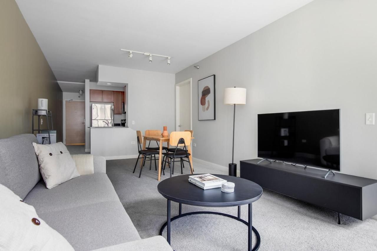 Apartment Loop 1br W Gym Pool Lounge 1 Block From L Chi-699