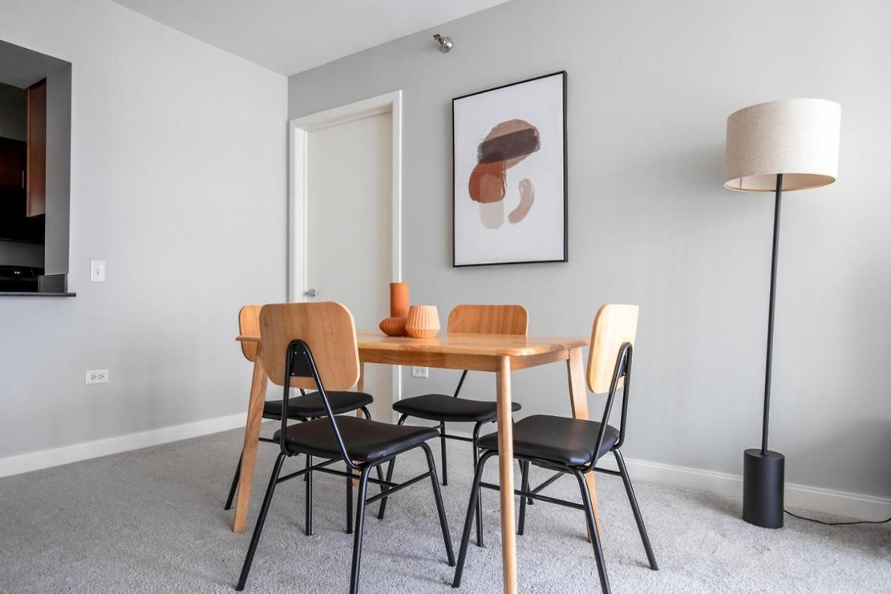 Apartment Loop 1br W Gym Pool Lounge 1 Block From L Chi-699