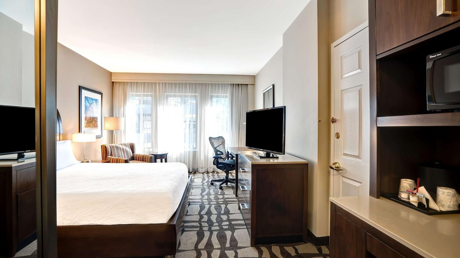 Hilton Garden Downtown/magnificent Mile 3*