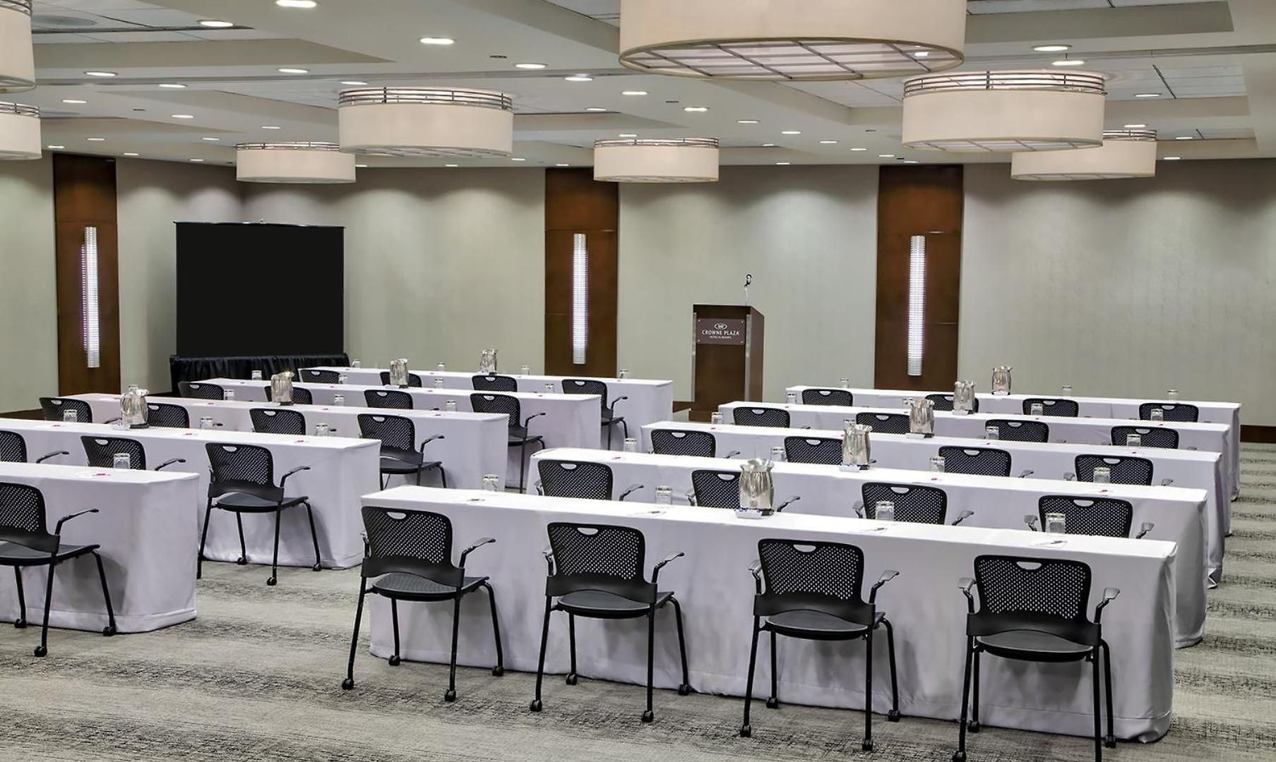Crowne Plaza - West Loop By Ihg Hotel 3*
