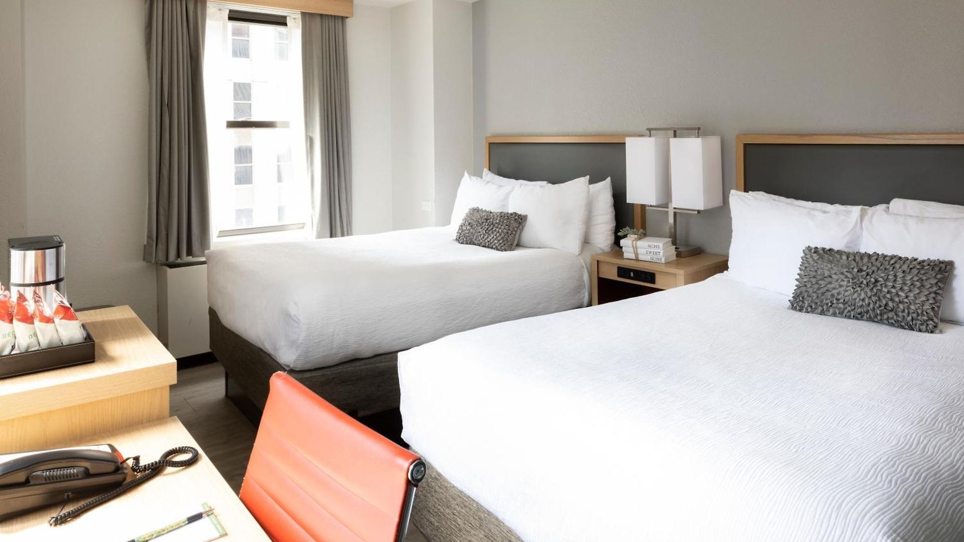 Saint Clair - Magnificent Mile 4*