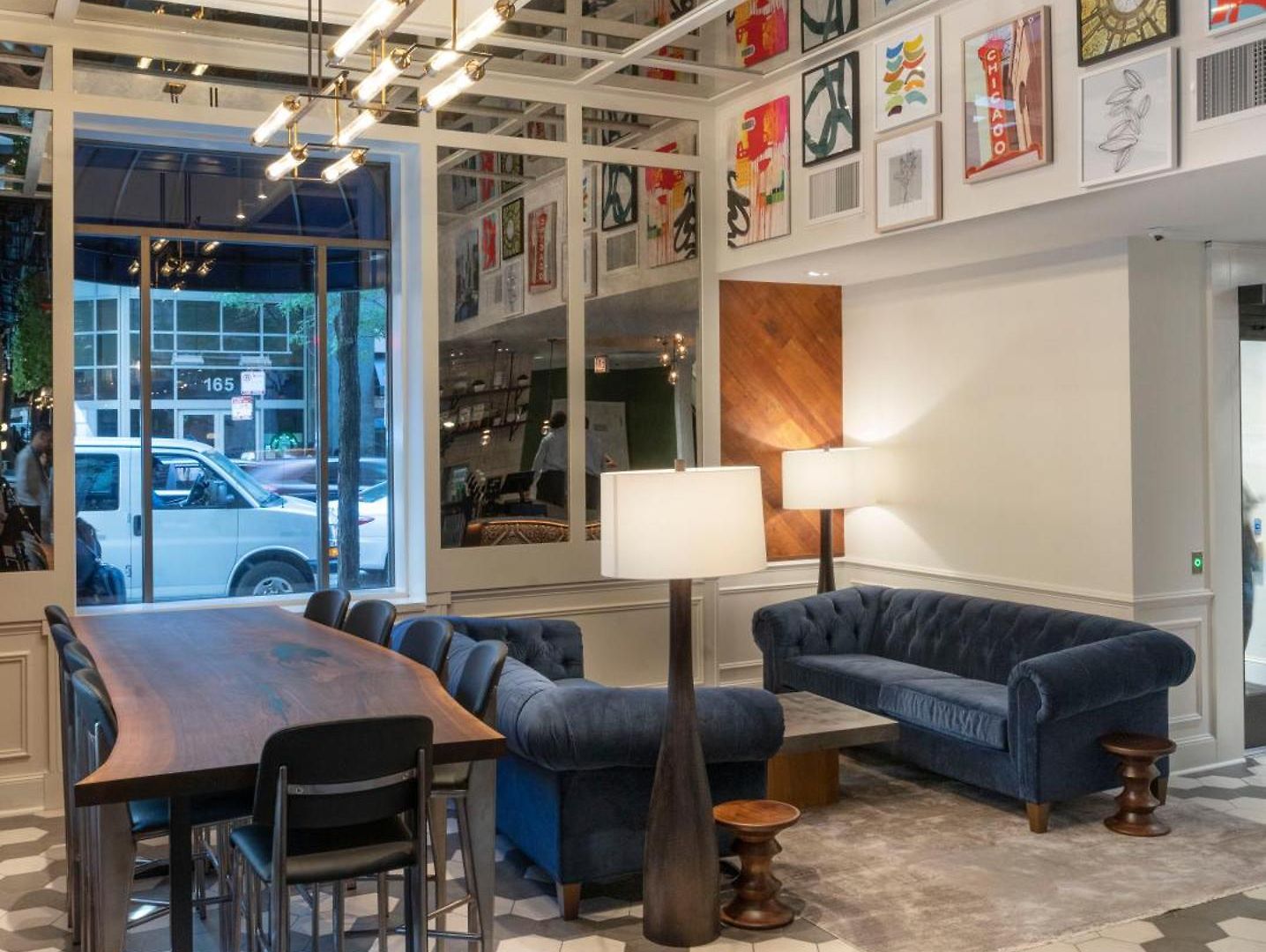 Saint Clair - Magnificent Mile Chicago