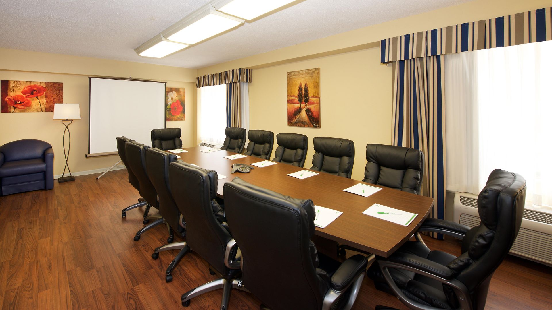 & Chicago-downtown By Ihg Hotel 3*