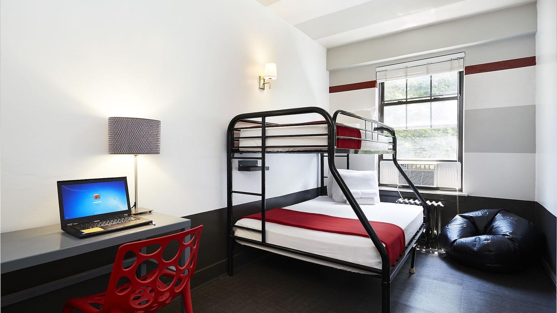 Hostel Getaway Chicago