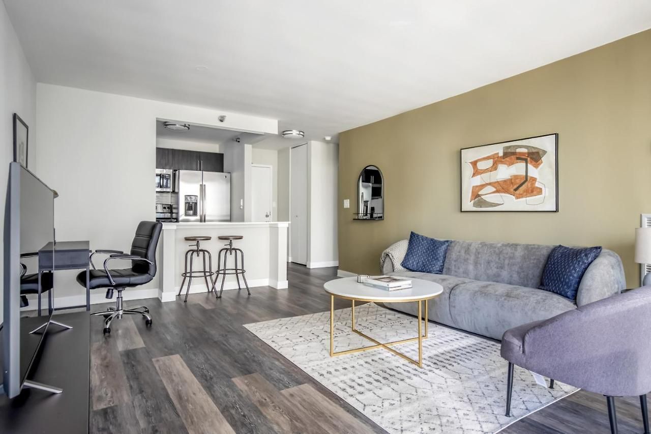 Gold Coast 1br W Gym Lounge 1 Block To L Chi-799 *