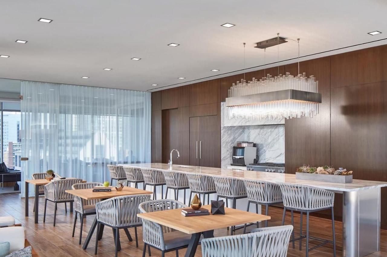 River North 1br W Gym Lounge Roof Nr L Chi-838 * Chicago