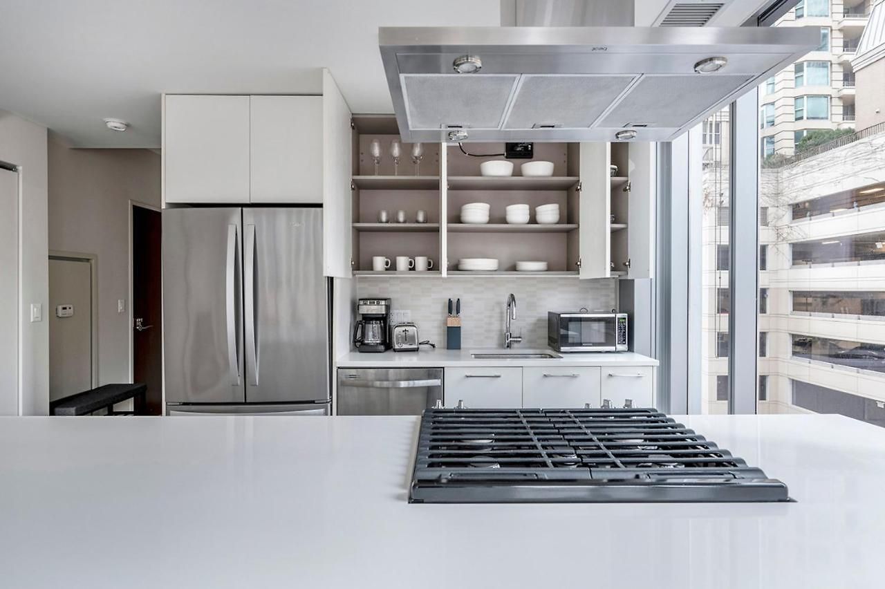 Apartment River North 1br W Gym Lounge Roof Nr L Chi-838