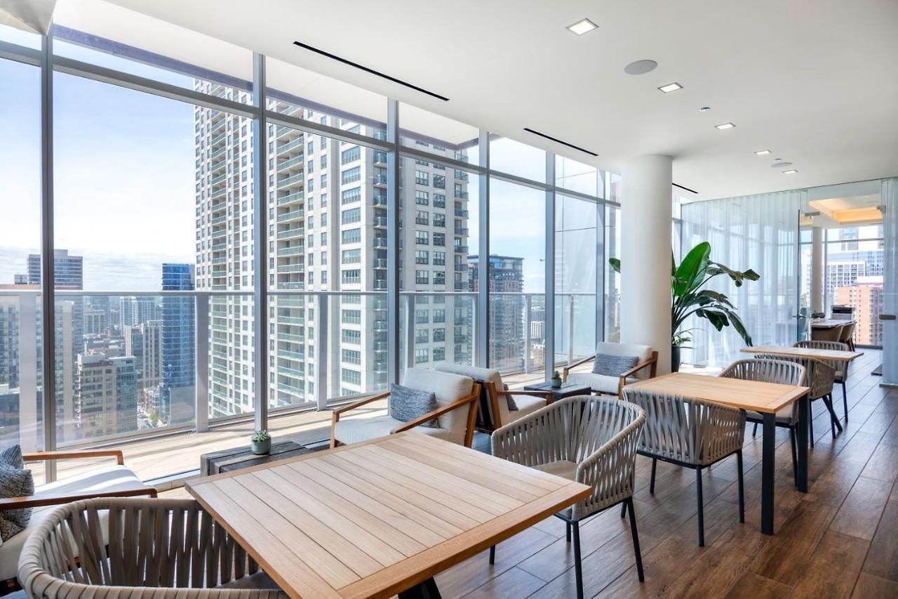 River North 1br W Gym Lounge Roof Nr L Chi-838 * Chicago