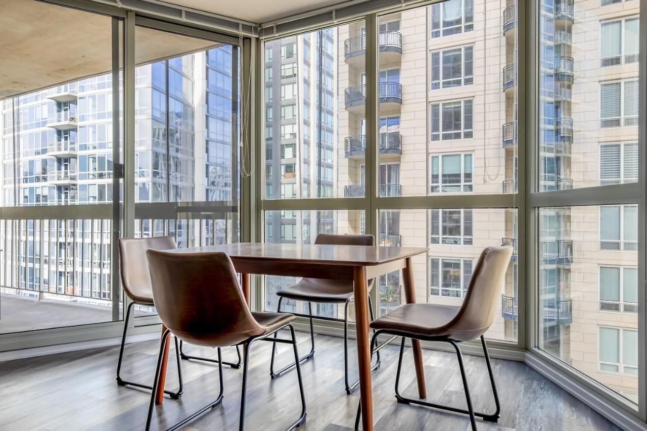 Apartment Gold Coast 1br W Gym Lounge 1 Block To L Chi-799 *