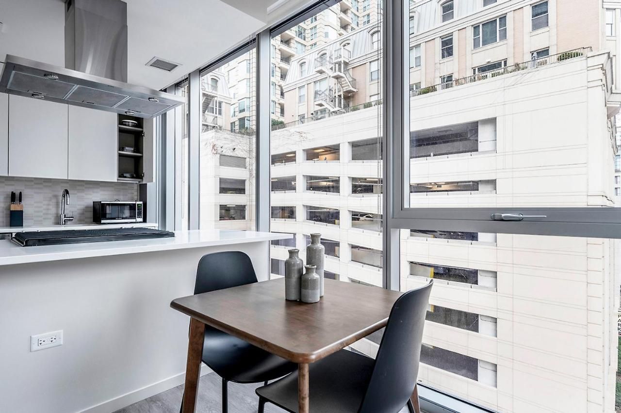 River North 1br W Gym Lounge Roof Nr L Chi-838 Chicago