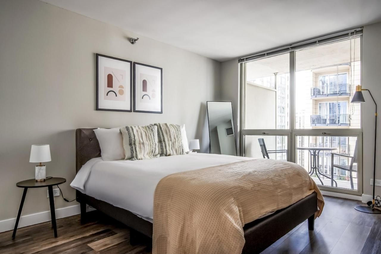 Gold Coast 1br W Gym Lounge 1 Block To L Chi-799 Chicago