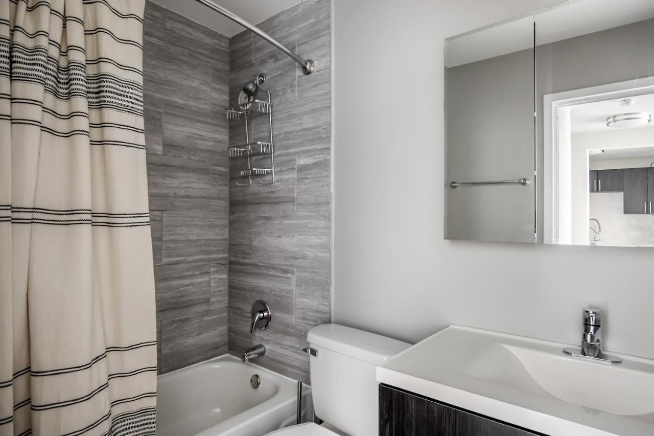 Gold Coast 1br W Gym Lounge 1 Block To L Chi-799 *