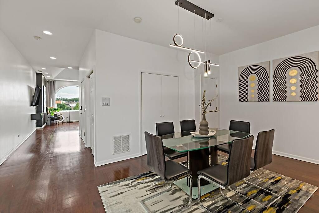 The Penthouse, Lux Near Downtown, Uofc & Apartment *