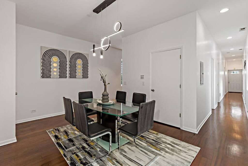 The Penthouse, Lux Near Downtown, Uofc & Apartment