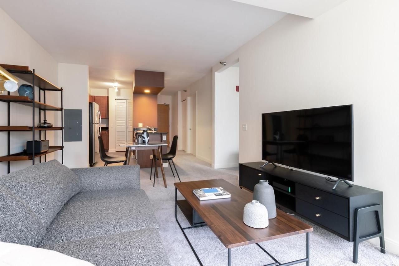 Loop 1br W Gym Pool Nr Financial District Chi-232
