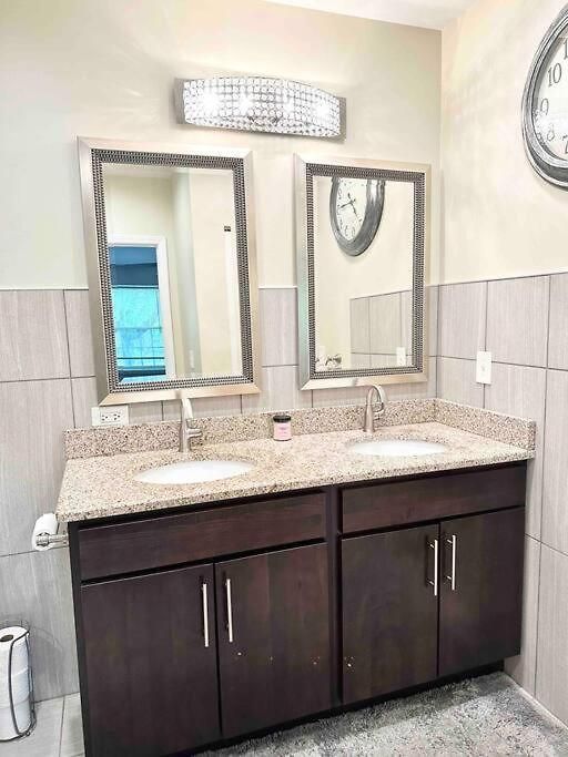 Beautifully Renovated House 10 Mins From Downtown Holiday home *