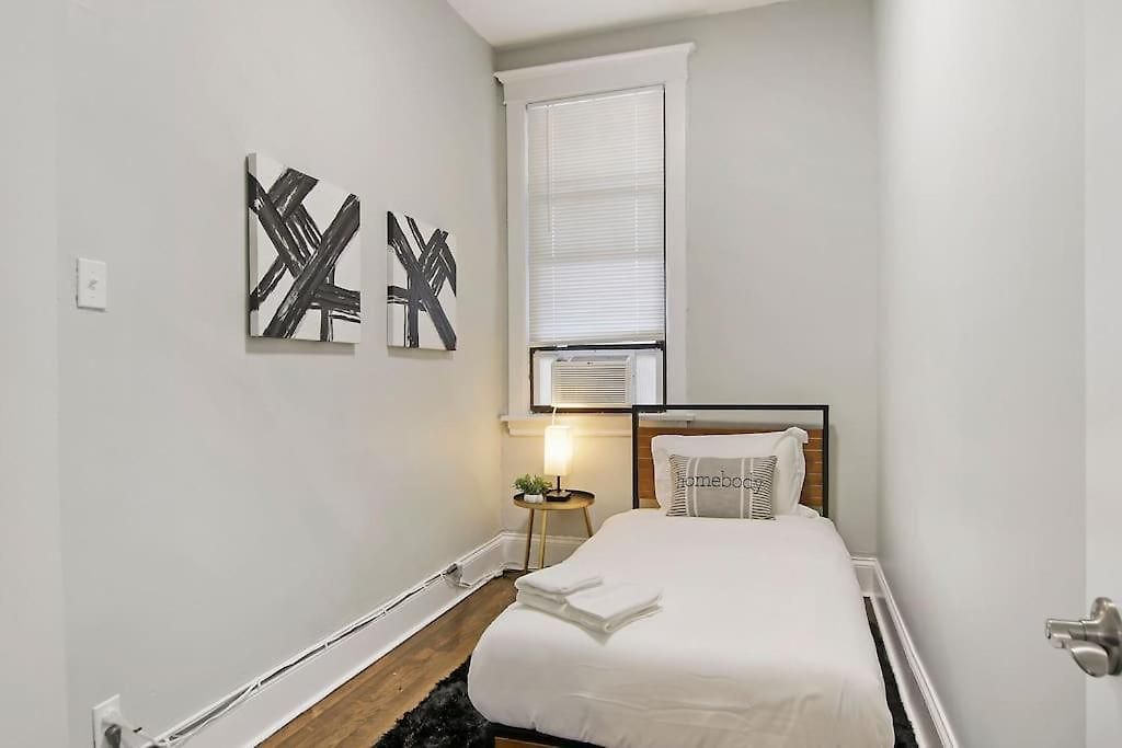 Enchanting 2-bedroom In - Clark 4 Apartment *