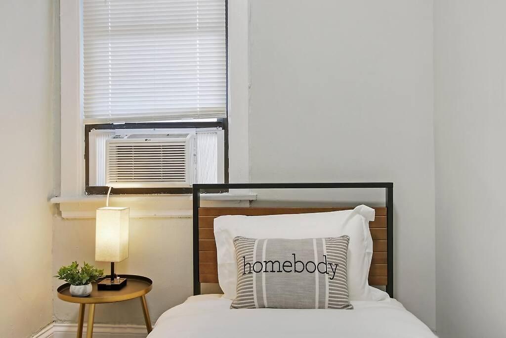 Enchanting 2-bedroom In - Clark 4 Apartment