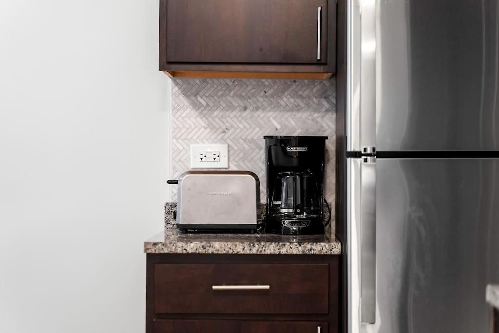Apartment Stylish And Functional Studio Apartment - Brompton 61-66 Rep *