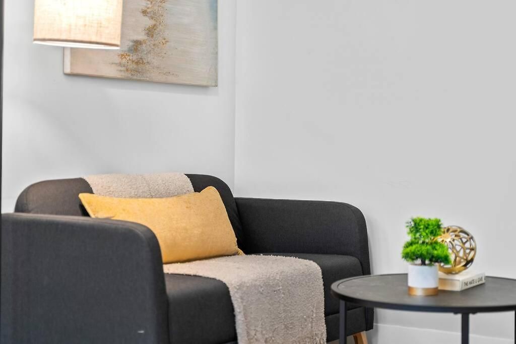 Stylish And Functional Studio Apartment - Brompton 61-66 Rep *