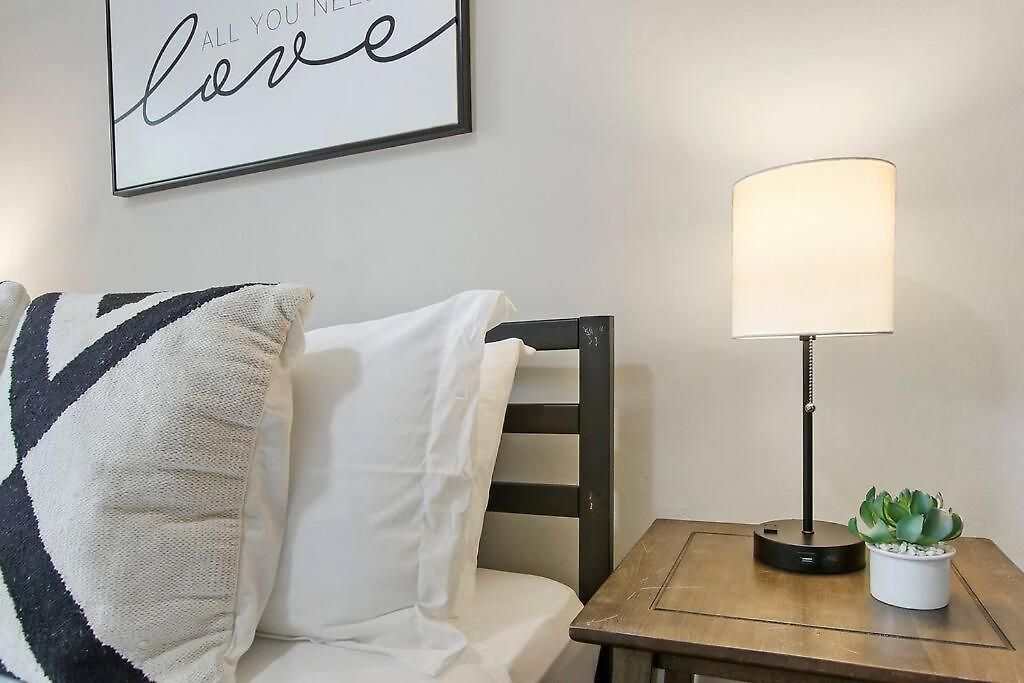 Warm & Inviting 2br - Fullerton 1b