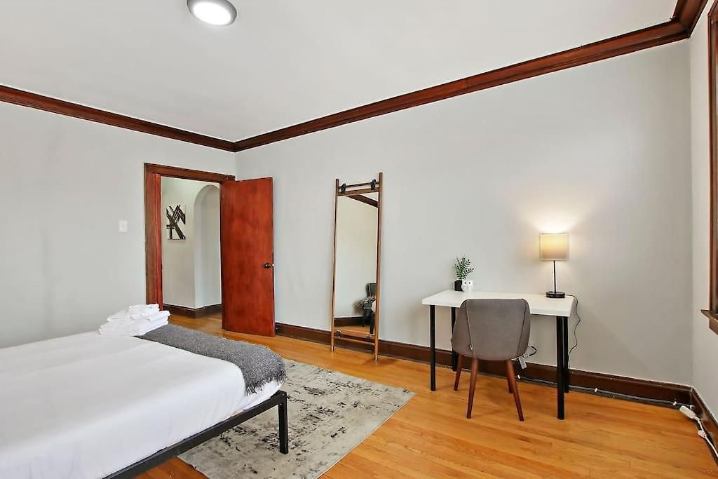 Warm & Inviting 2br - Fullerton 1b Apartment *