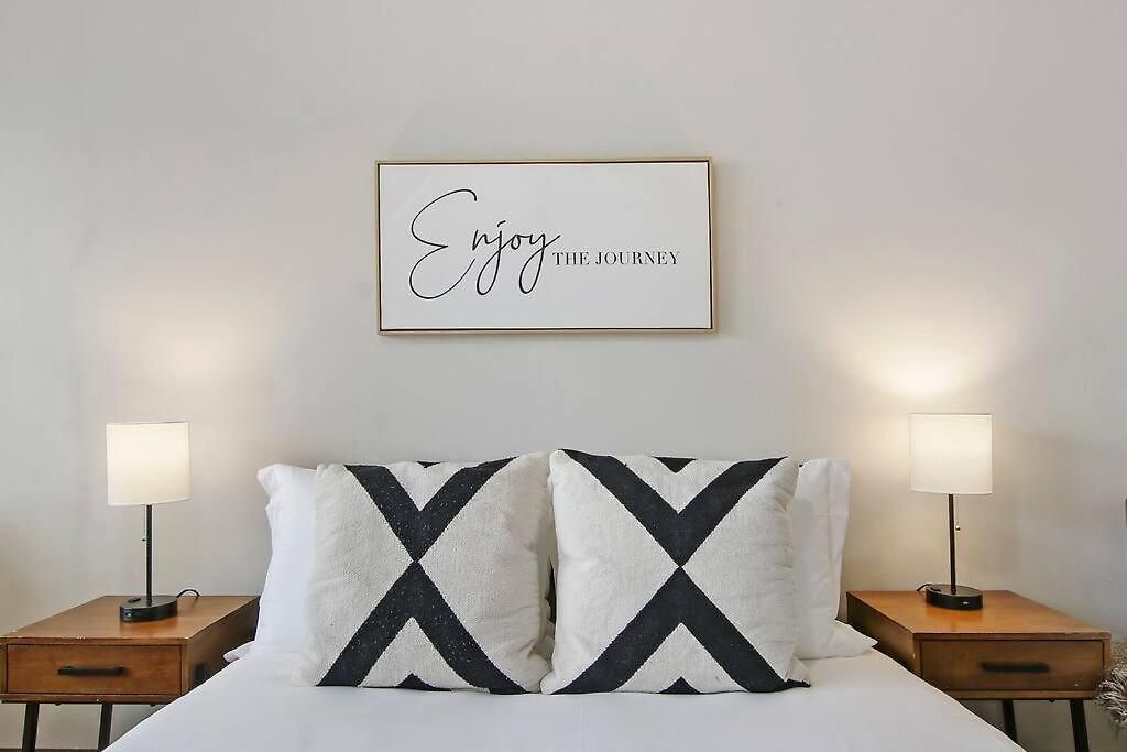 Apartment Warm & Inviting 2br - Fullerton 1b Chicago