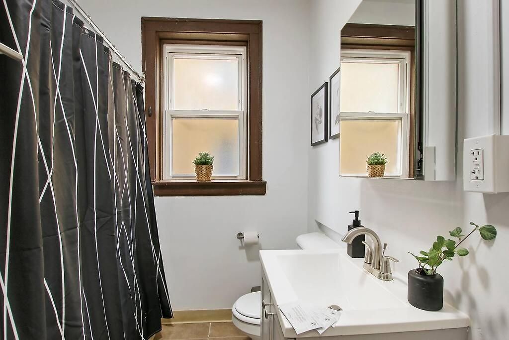 Warm & Inviting 2br - Fullerton 1b * Chicago