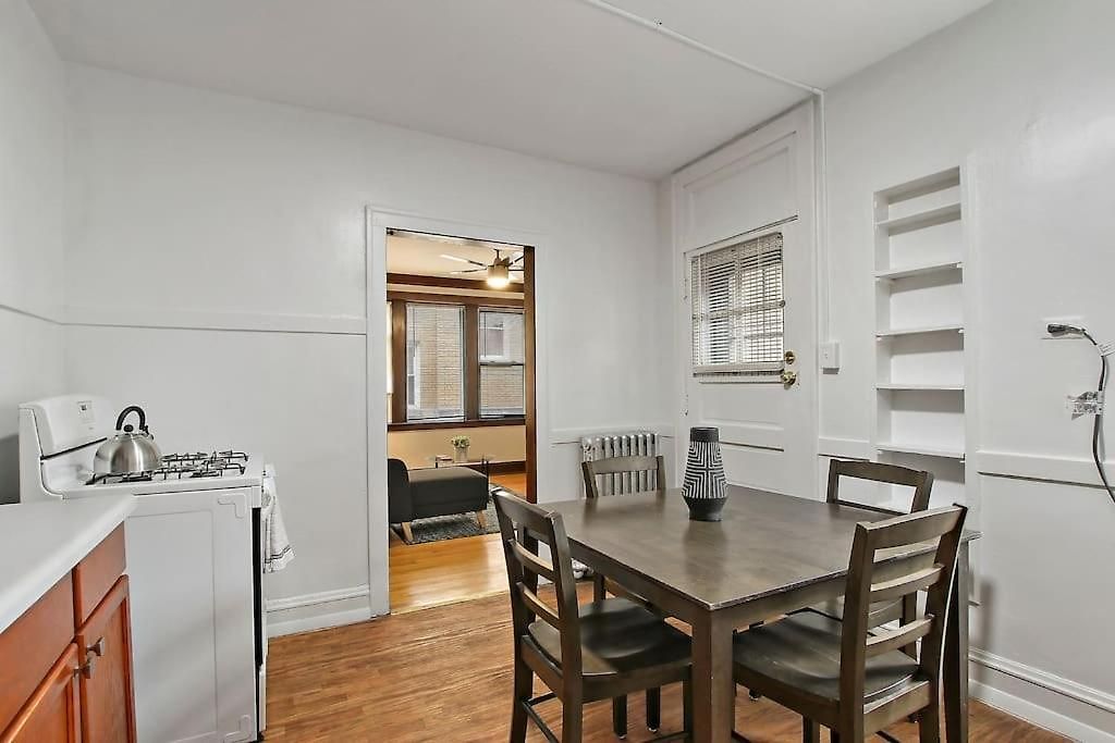 Warm & Inviting 2br - Fullerton 1b Chicago