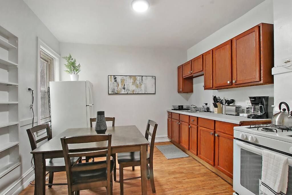 Warm & Inviting 2br - Fullerton 1b Chicago