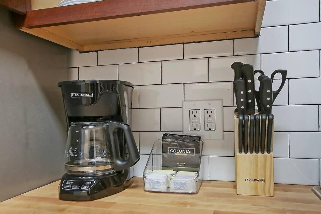 Chic & Fully Furnished 2br - Roscoe 1 *