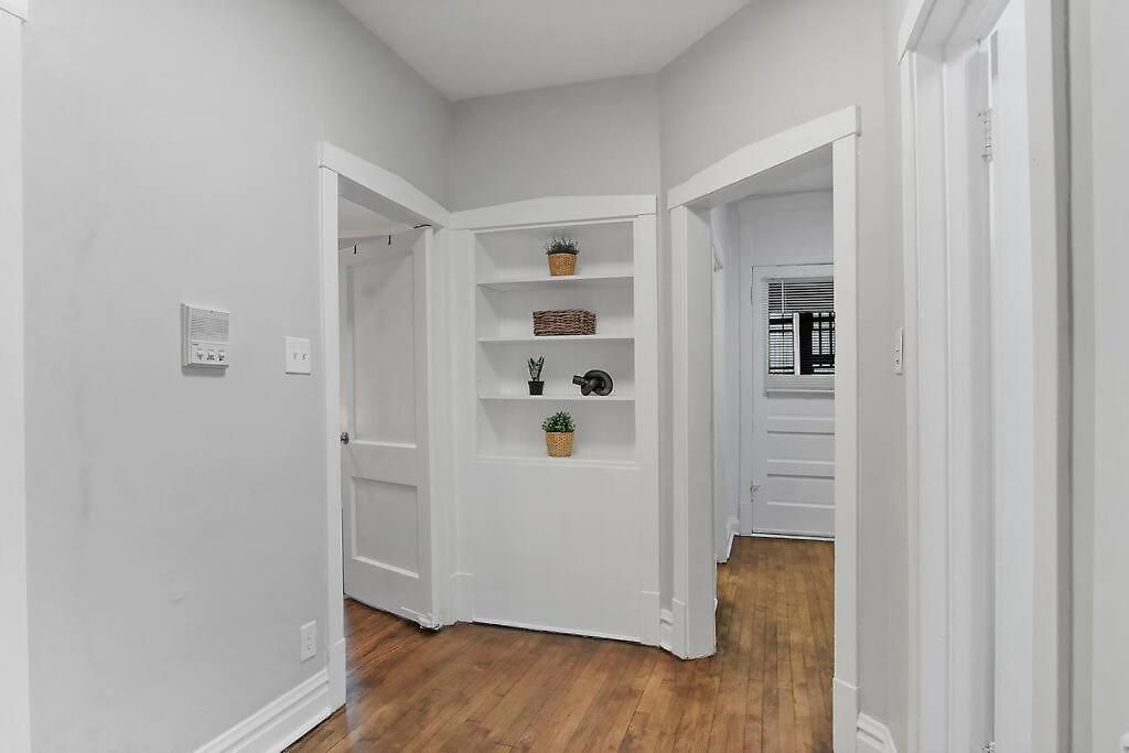 Chic & Fully Furnished 2br - Roscoe 1