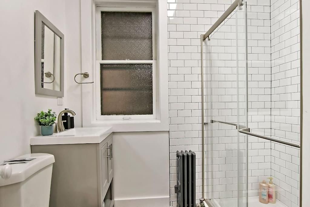 Chic & Fully Furnished 2br - Roscoe 1