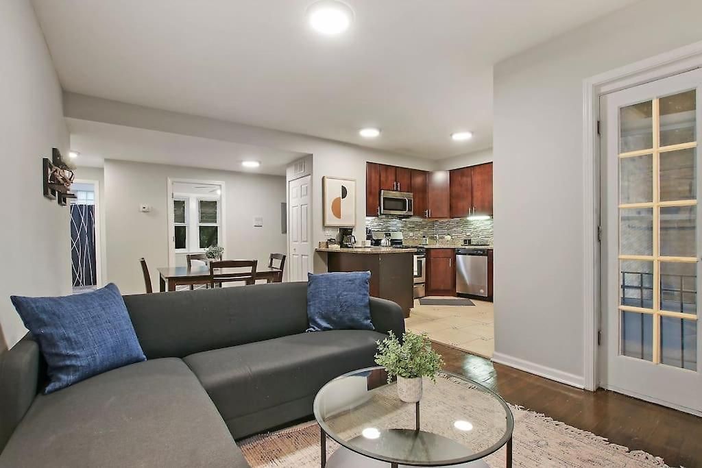 Modern & Furnished 2br With In-unit Laundry - Sunnyside 2e