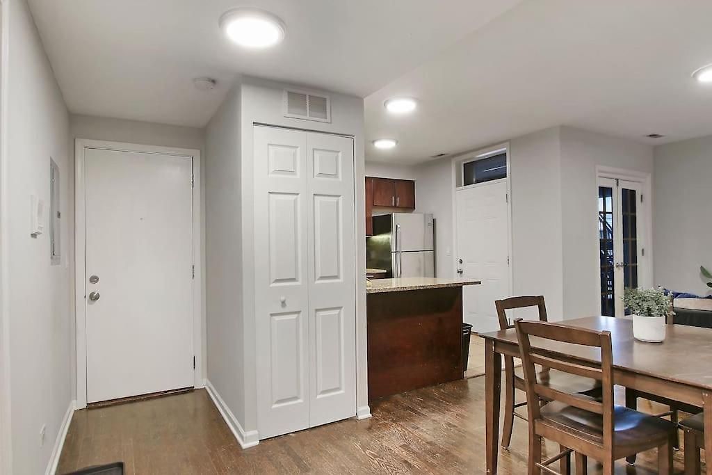Apartment Modern & Furnished 2br With In-unit Laundry - Sunnyside 2e *