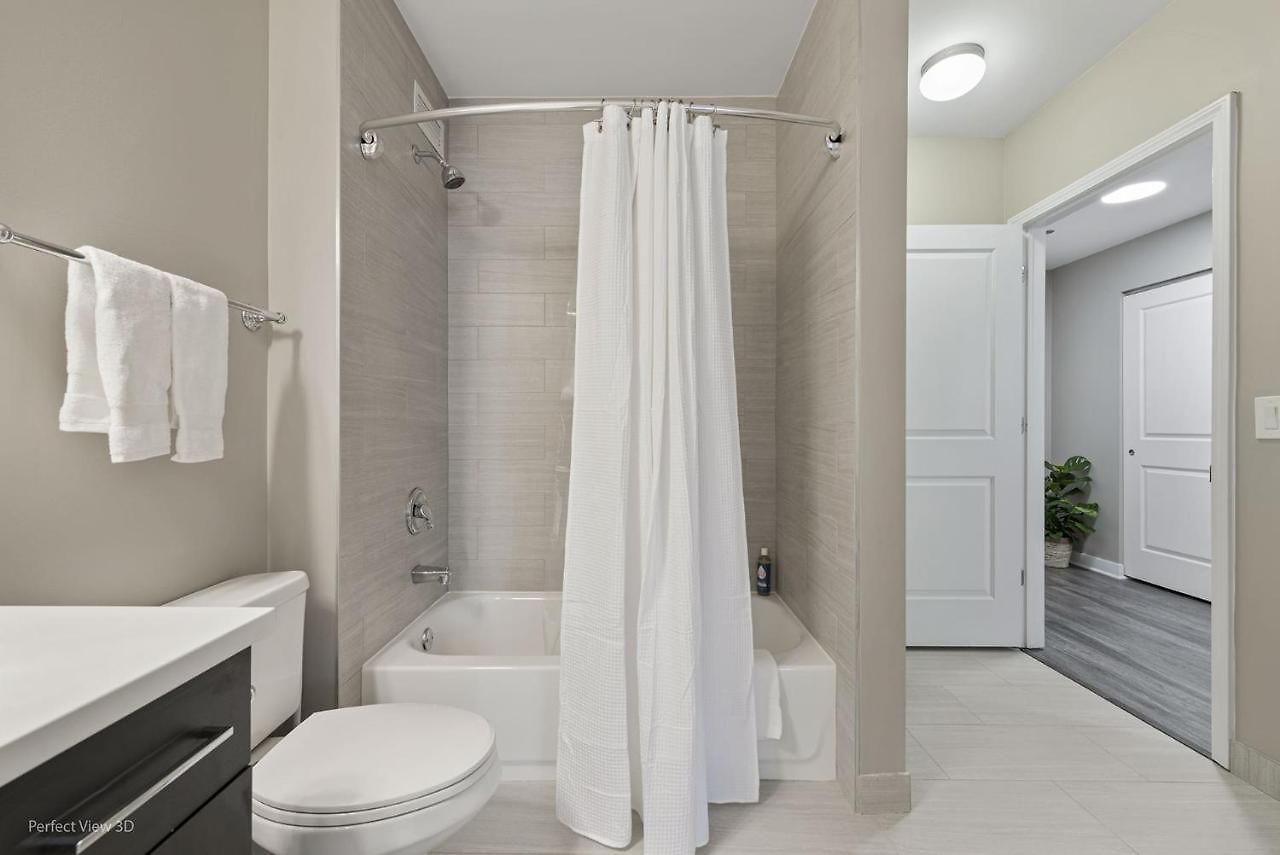 The Bernardin Gold Coast Luxury Near Magnificent Mile Apartment *