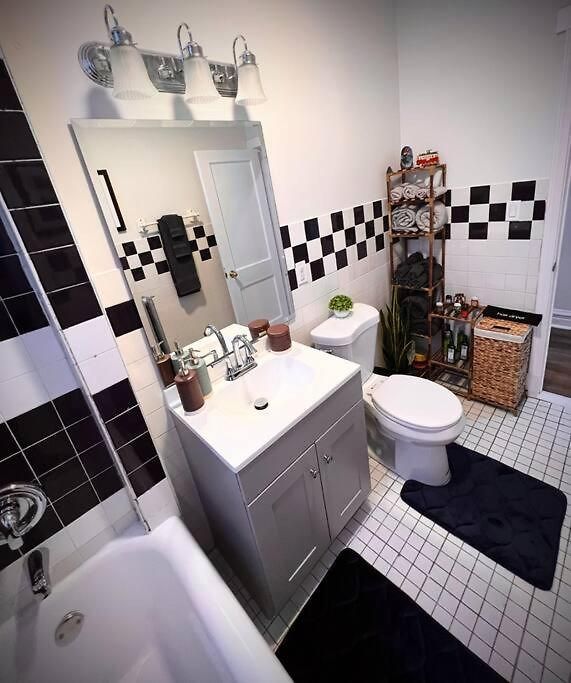 Modern Vintage 2br Walkable To Dining & Lakefront *