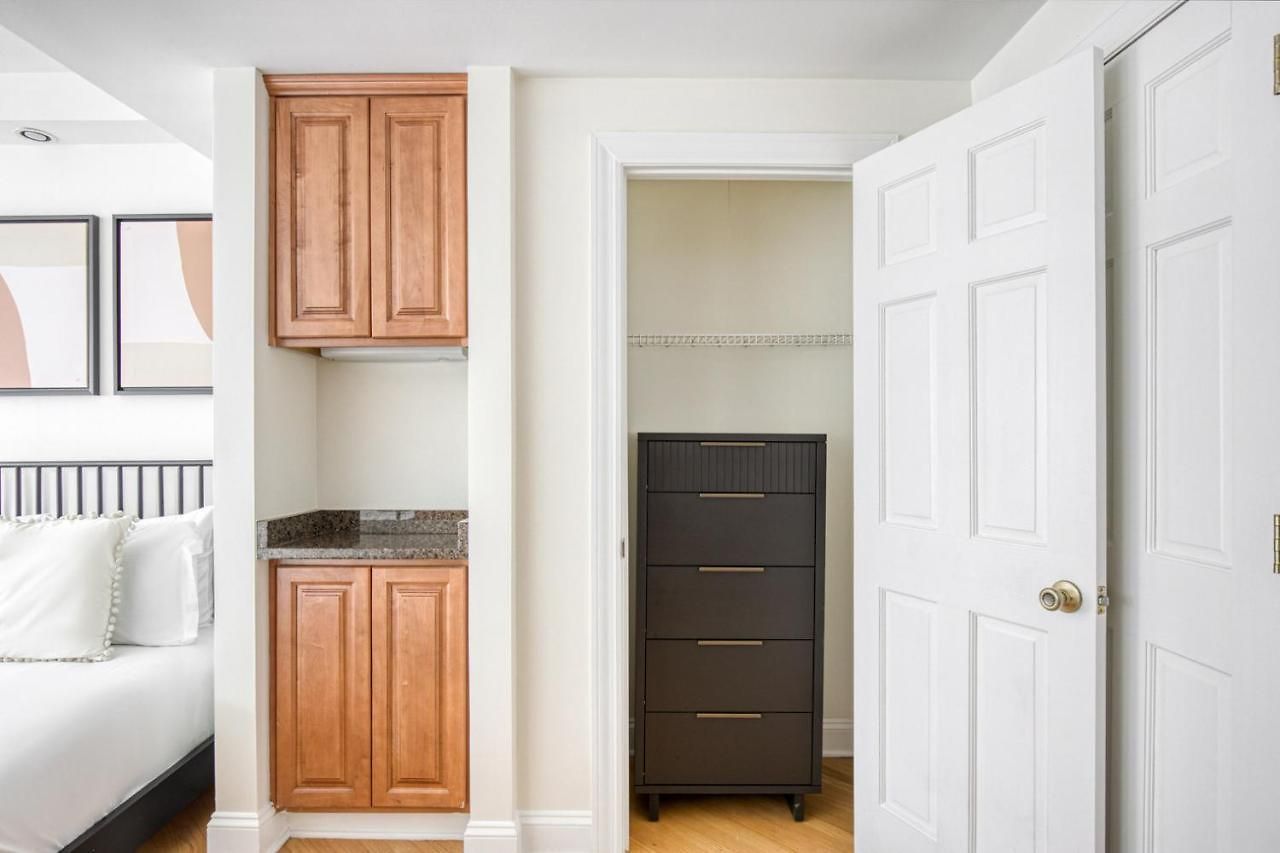 Apartment Gold Coast W Doorman Gym 2 Blocks To L Chi-553 *