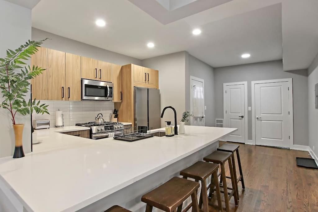 3br Spacious With In-unit Laundry - Kedzie 3f Apartment *