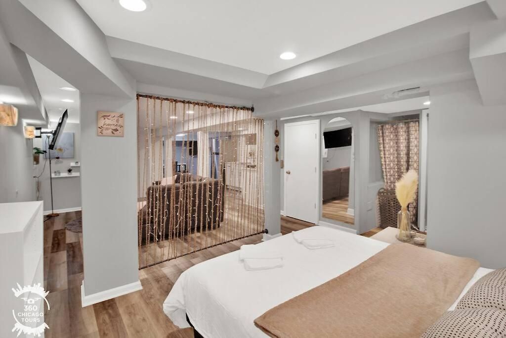 Logan Square Monthly Apartment *