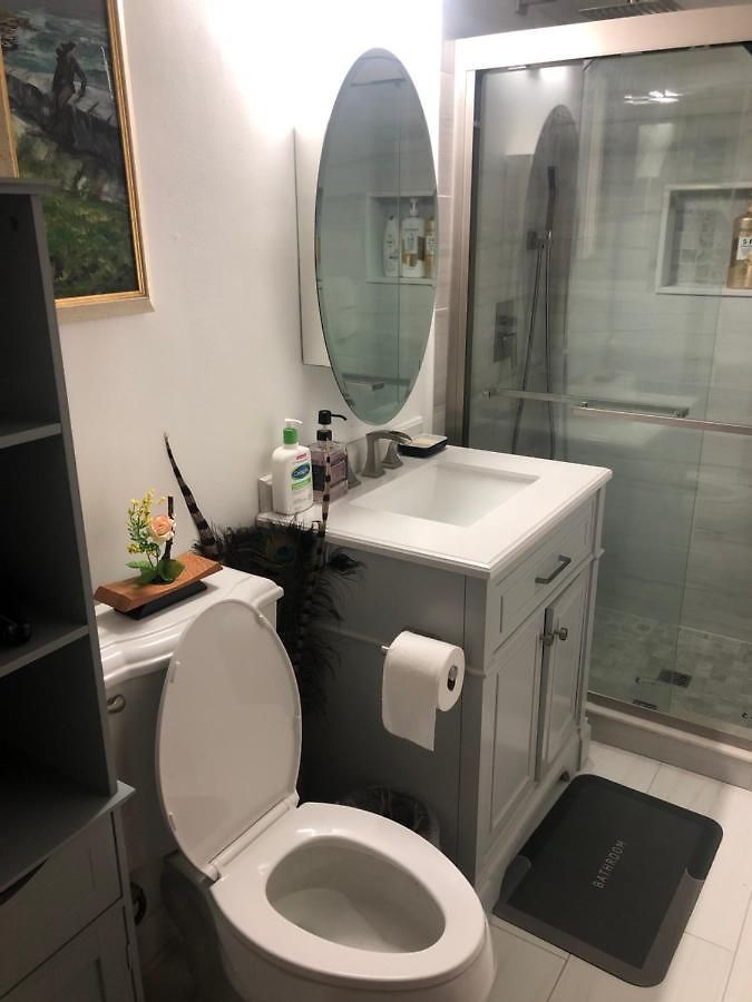 A Secluded Bedroom With A Private Full Bathroom * Chicago