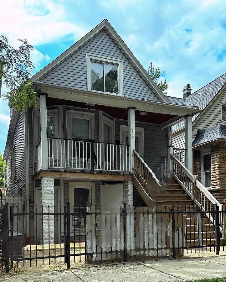 Cozy & Spacious In Irving Park Apartment *
