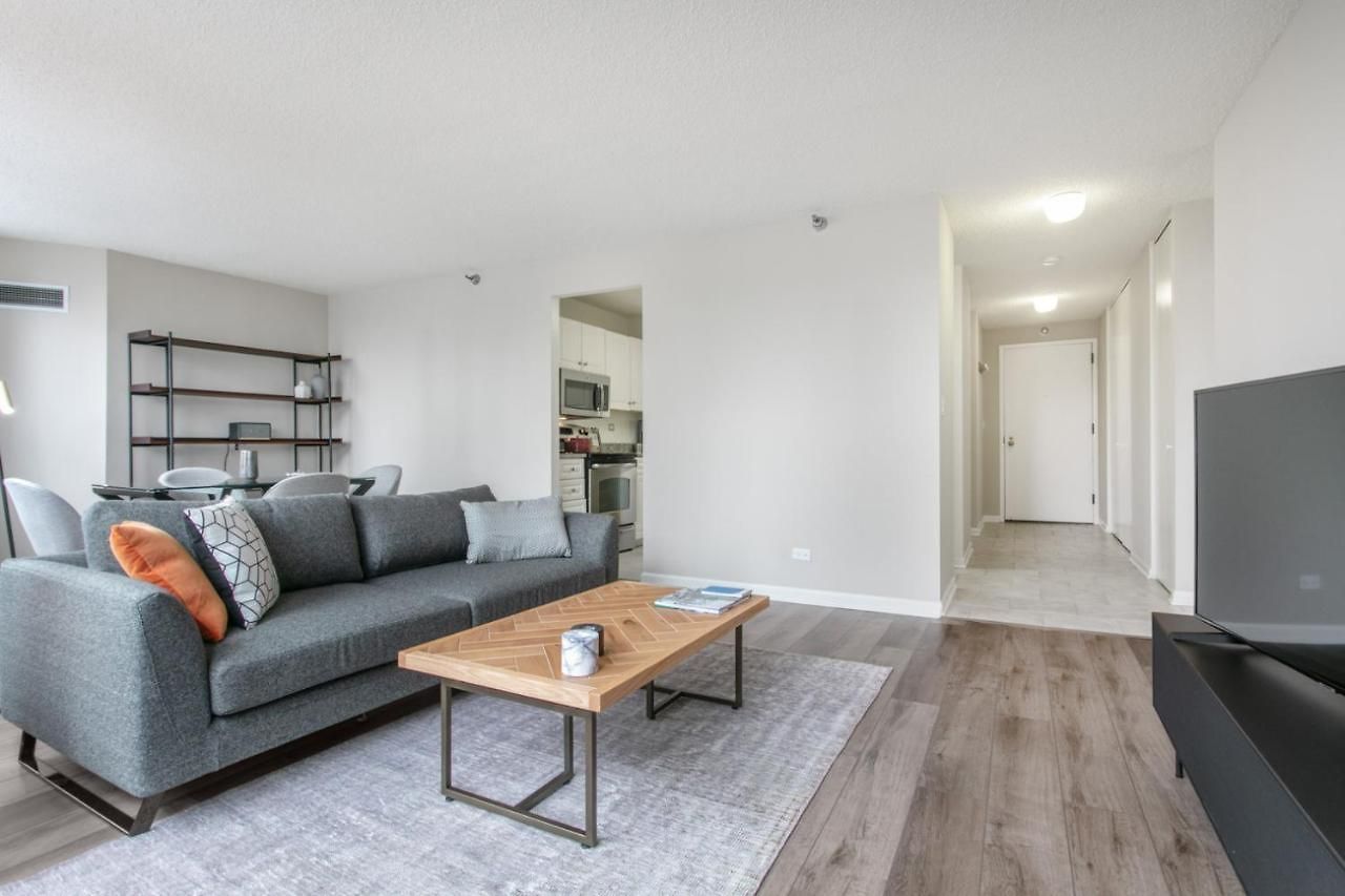 River N 2br W Gym Wd Nr Magnificent Mile Chi-164 Apartment *