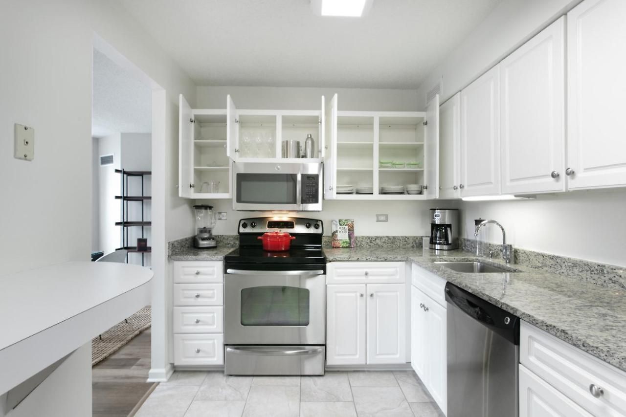 River N 2br W Gym Wd Nr Magnificent Mile Chi-164 Apartment Chicago