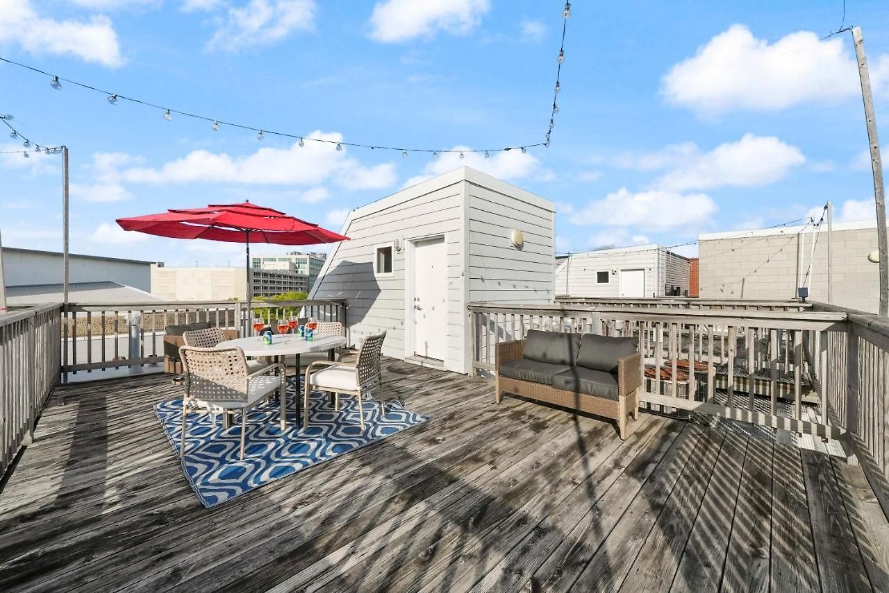 City-view 3-br Rooftop Apartment *
