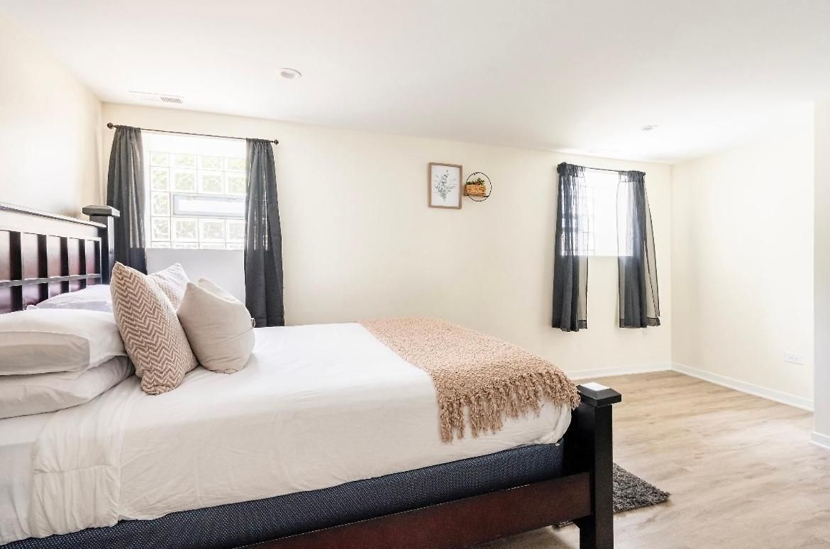 Cozy 2 Brm Mins Away From United Center * Chicago