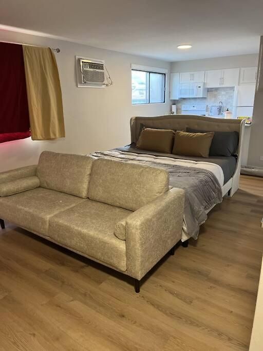 Luxury King Bed • Remodeled Safe Chicago Condo Apartment