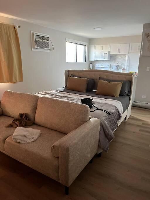Luxury King Bed • Remodeled Safe Chicago Condo *
